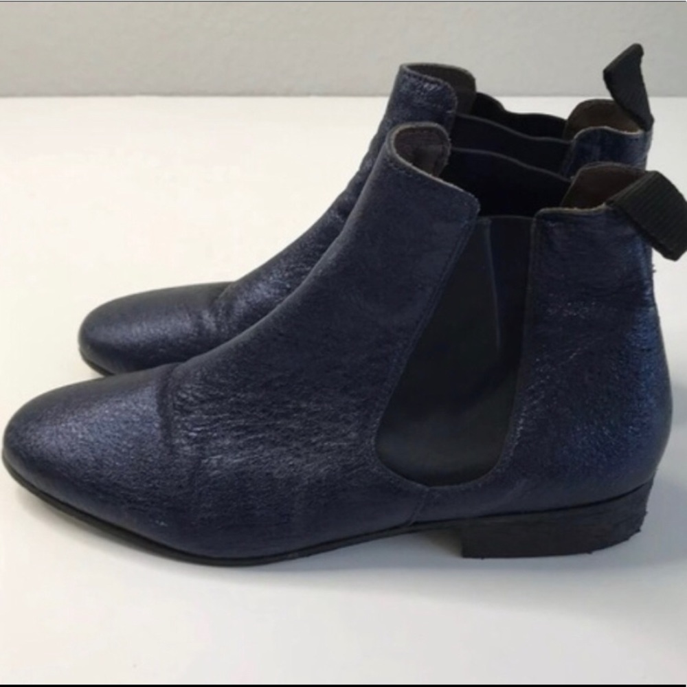 MUST GO! Boemos navy blue leather metallic ankle Chelsea boot 39